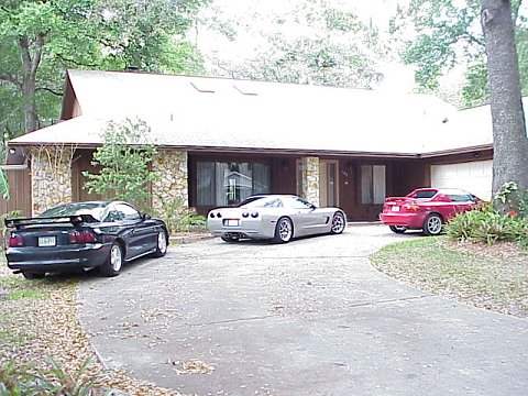 outsd01sml.jpg (64190 bytes)